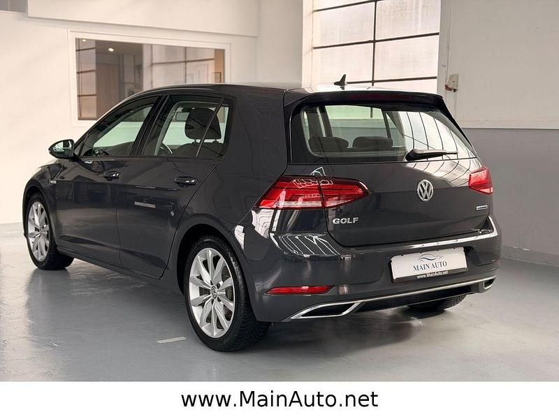 Gebraucht VW Golf VII Highline 131 PS (96 kW) 2019 Grau Limousine