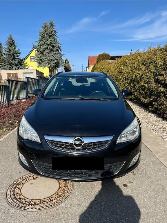 Gebraucht Opel Astra Edition 116 PS (85 kW) 2010 Schwarz Kombi