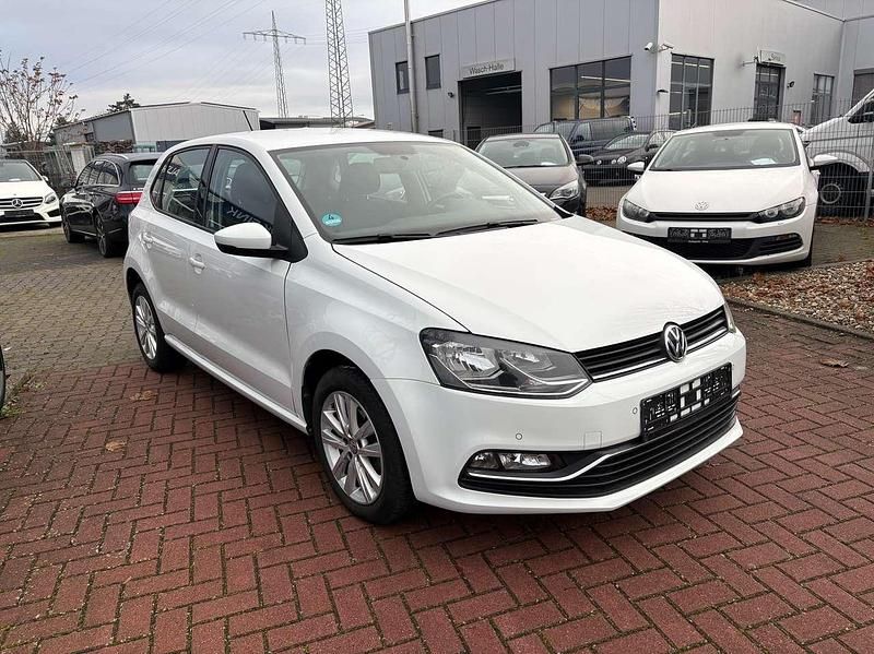 Gebraucht VW Polo Comfortline 75 PS (55 kW) 2016 Pure white Kleinwagen