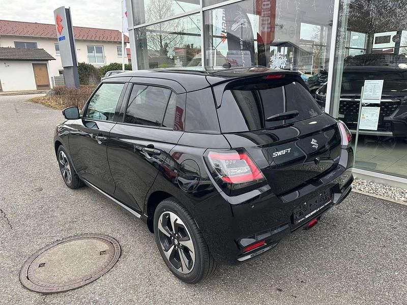 Neu Suzuki Swift Comfort+ 83 PS (61 kW) 2025 Super black pearl met... Kleinwagen