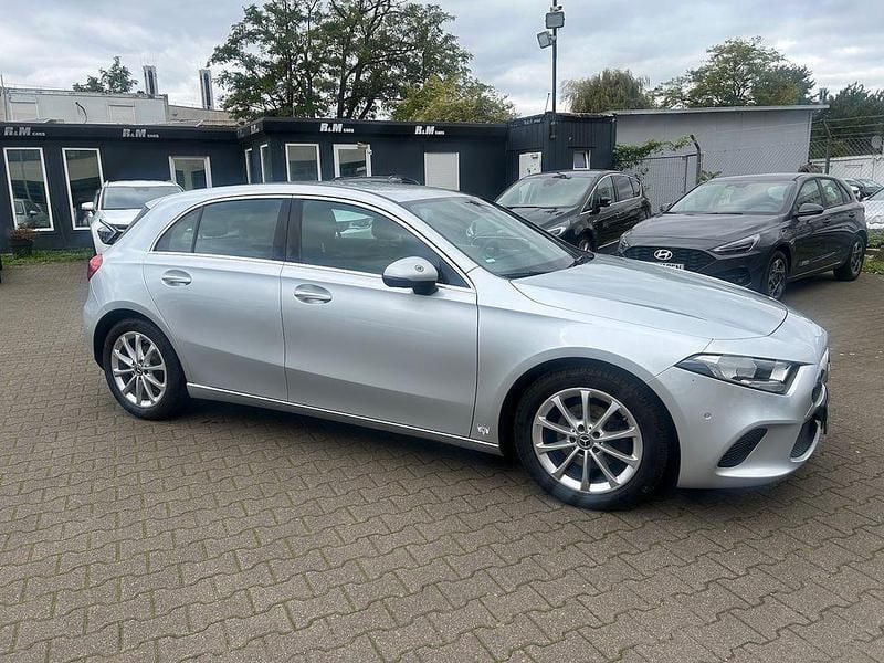 Iridiumsilber Gebraucht 2019 Mercedes A180 Progressive Limousine | 18.900 € (Superpreis) - Bild 1/4
