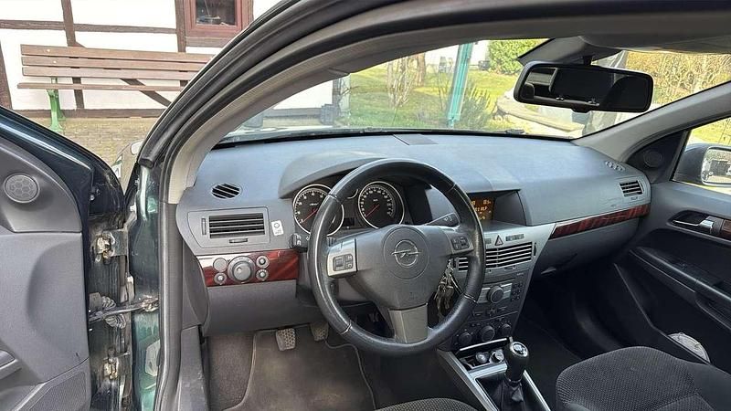 Gebraucht Opel Astra 105 PS (77 kW) 2004 Limousine