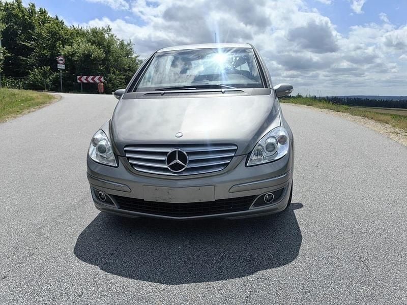 Gebraucht Mercedes B180 109 PS (80 kW) 2006 Grau Van / Kleinbus