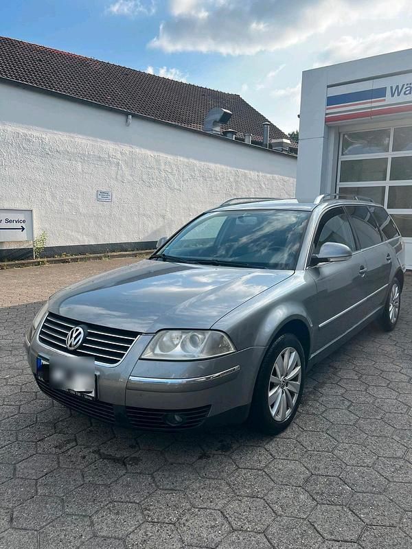 Grau Gebraucht 2004 VW Passat Kombi | 2.300 € (Etwas zu teuer) - Bild 1/4