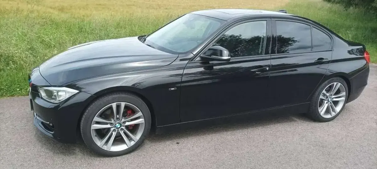 Gebraucht BMW 320 Sport Line 184 PS (135 kW) 2013 Schwarz Limousine