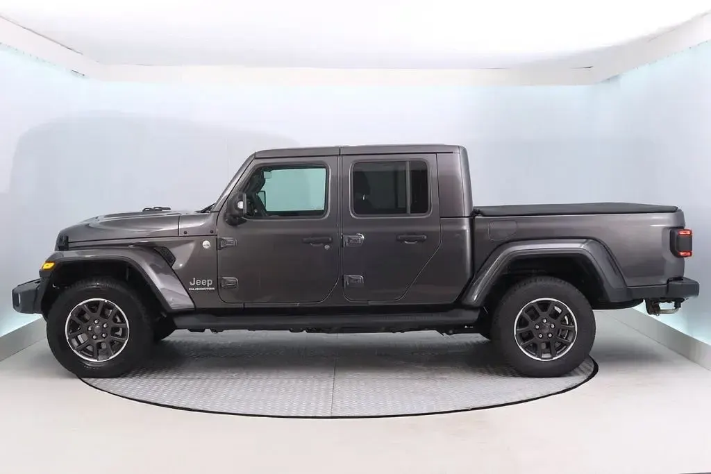 Gebraucht Jeep Gladiator 264 PS (194 kW) 2024 Grau Pickup