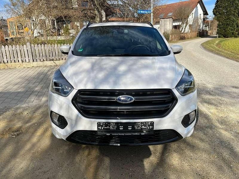 Gebraucht Ford Kuga ST-Line 150 PS (110 kW) 2019 Weiß SUV