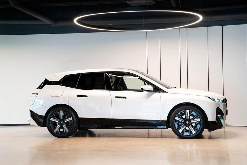 Gebraucht BMW iX Sport Line 239 kW (326 PS) 2021 Weiß SUV