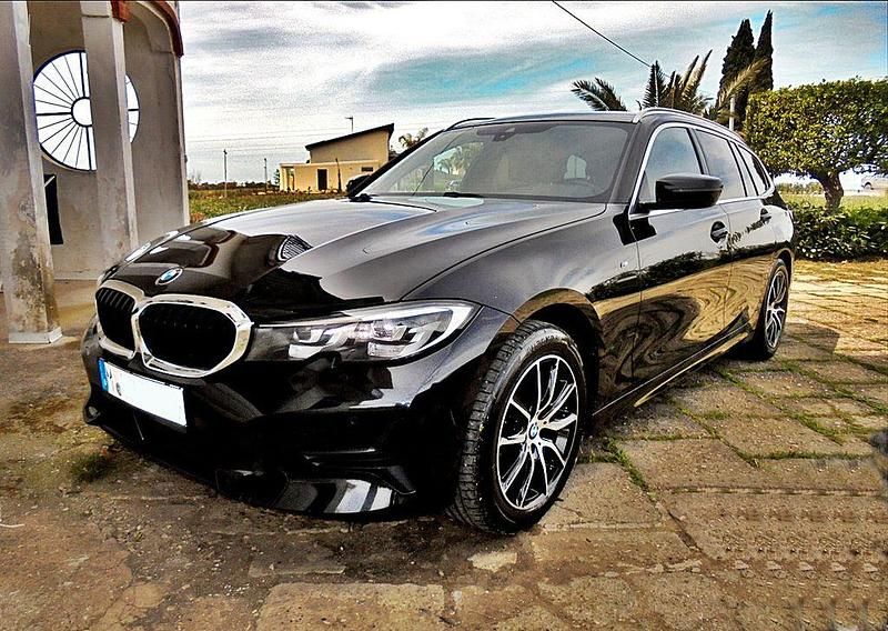 Schwarz Gebraucht 2021 BMW 318 M Sport Kombi | 21.999 € (Fairer Preis) - Bild 1/4