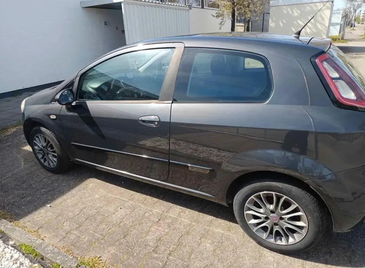 Gebraucht Fiat Punto 60 PS (44 kW) 2012 Grau Kleinwagen