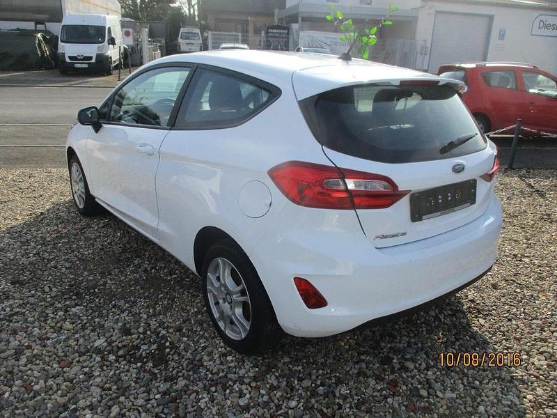 Gebraucht Ford Fiesta Trend 86 PS (63 kW) 2017 Weiß Kleinwagen