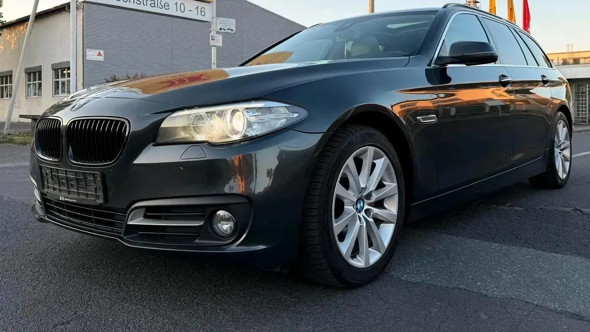 Gebraucht BMW 520 190 PS (139 kW) 2015 Grau Kombi