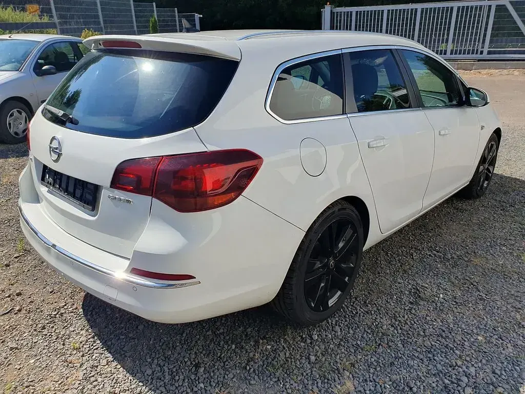 Gebraucht Opel Astra Sport 165 PS (121 kW) 2013 Weiß Kombi