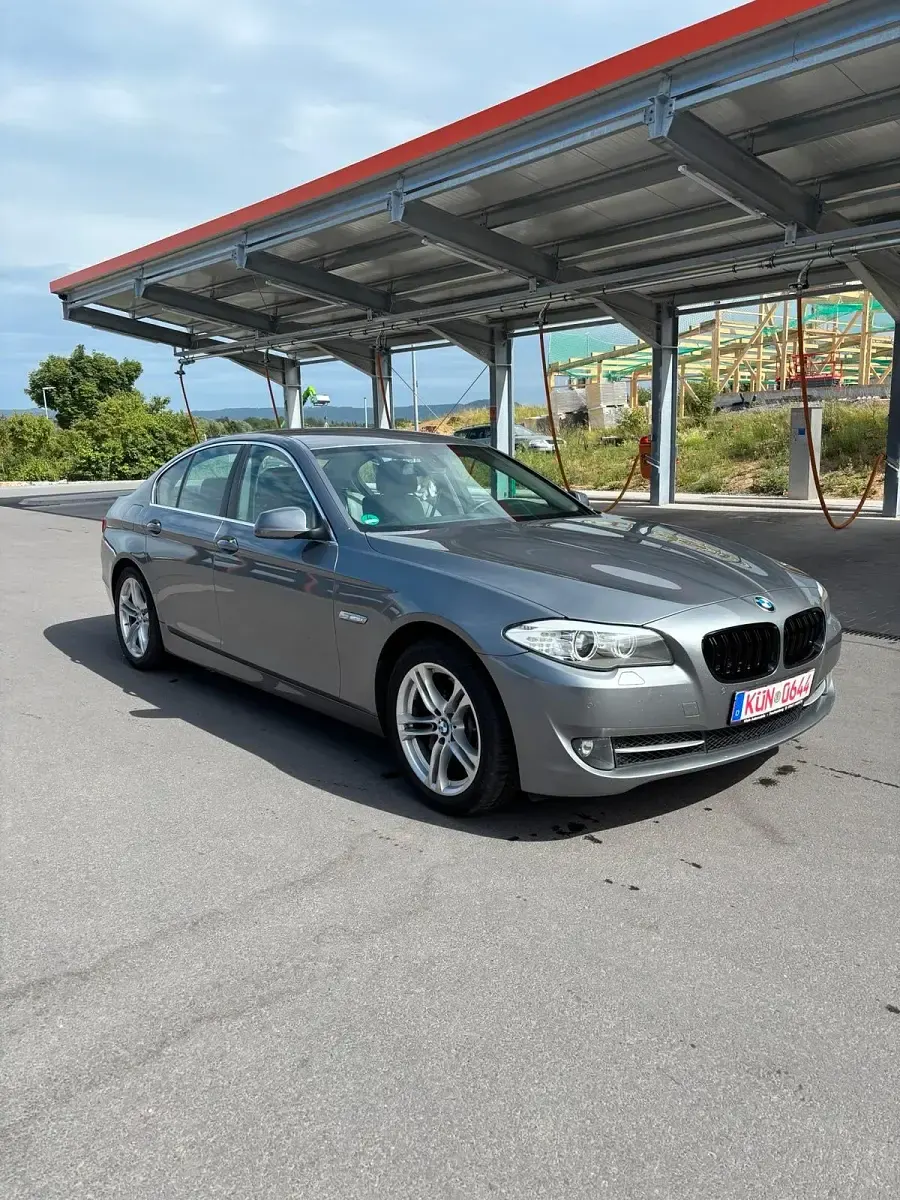 Gebraucht BMW 528 245 PS (180 kW) 2011 Grau Limousine