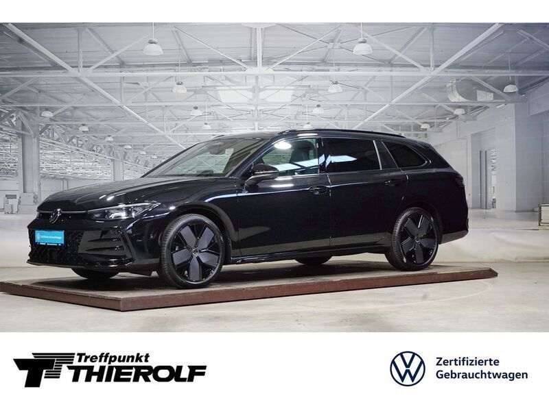 Grenadillschwarz metallic Gebraucht 2024 VW Passat R-line Kombi | 46.880 € - Bild 1/4