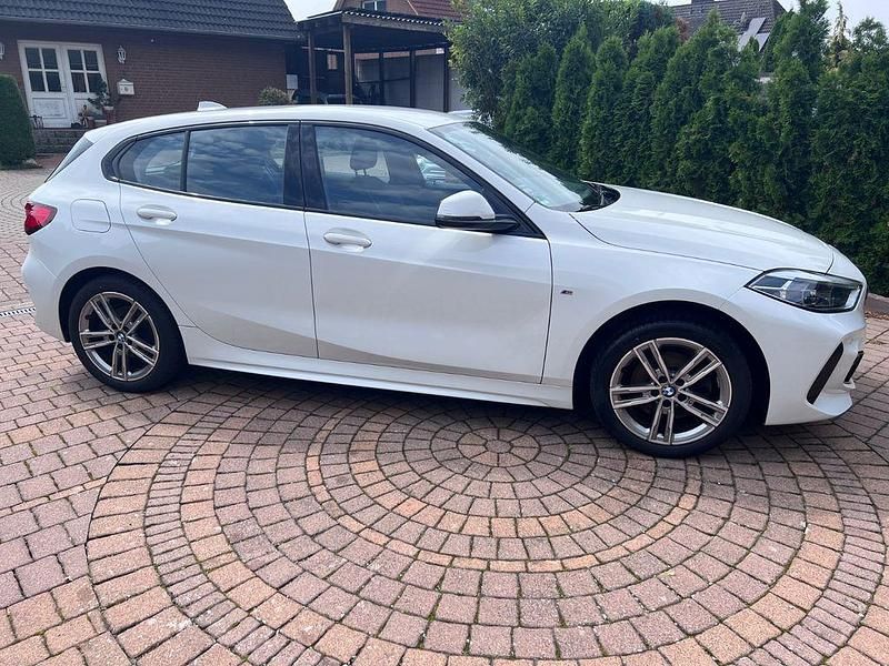 Weiß Gebraucht 2020 BMW 118 M Sport Kleinwagen | 18.499 € (Guter Preis) - Bild 1/4