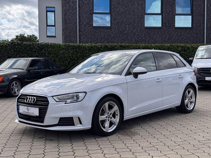 Weiß Gebraucht 2017 Audi A3 Sport Limousine | 15.990 € (Guter Preis) - Bild 1/4