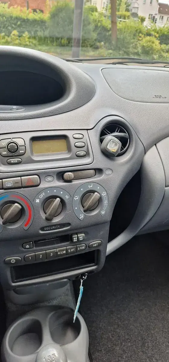 Gebraucht Toyota Yaris 68 PS (50 kW) 2002 Grün Limousine