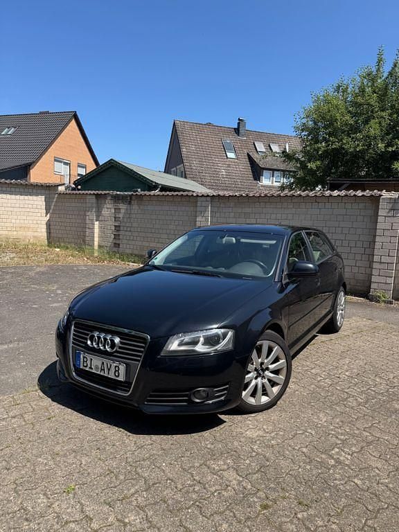 Schwarz Gebraucht 2009 Audi A3 Sportback Ambiente Limousine | 4.499 € (Fairer Preis) - Bild 1/4
