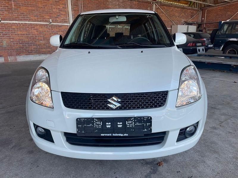 Gebraucht Suzuki Swift Club 90 PS (66 kW) 2010 Weiß Kleinwagen