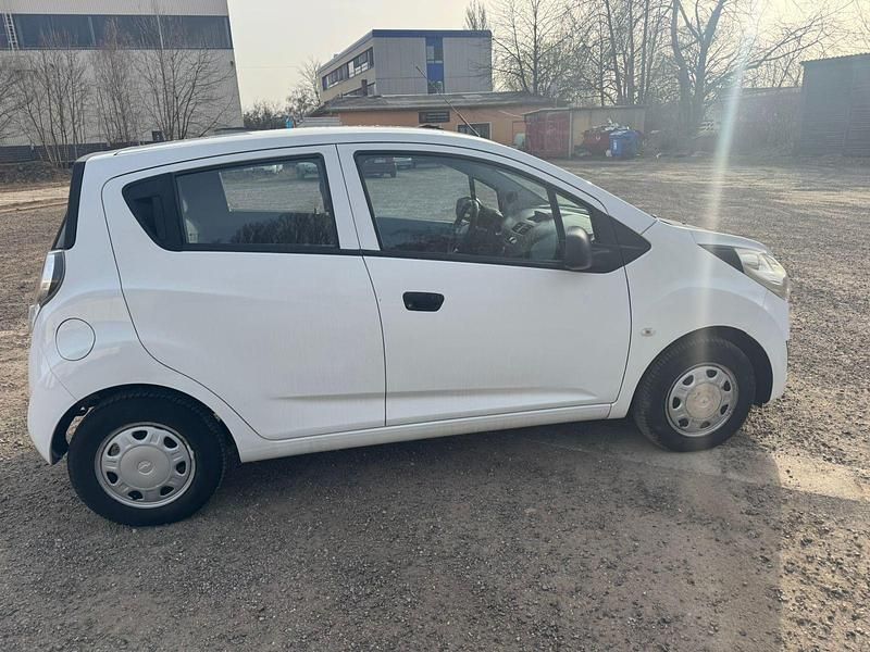 Gebraucht Chevrolet Spark 68 PS (50 kW) 2012 Weiß Kleinwagen
