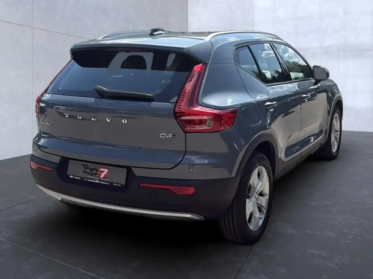 Gebraucht Volvo XC40 Momentum 190 PS (139 kW) 2020 Thunder grey / (metallic) SUV