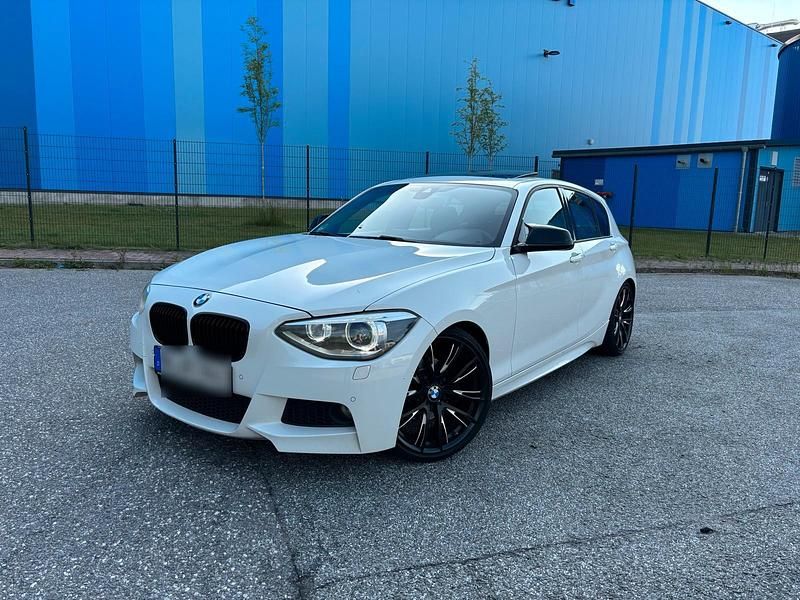 Weiß Gebraucht 2012 BMW 120 M Sport Kleinwagen | 8.749 € (Etwas zu teuer) - Bild 1/4