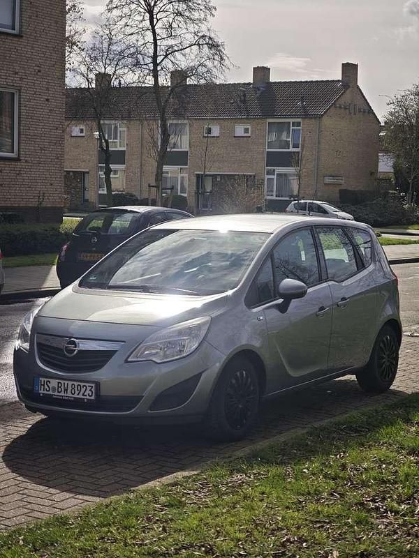 Second-hand Opel Meriva Edition 101 CP (74 kW) 2012 Gri Monovolum