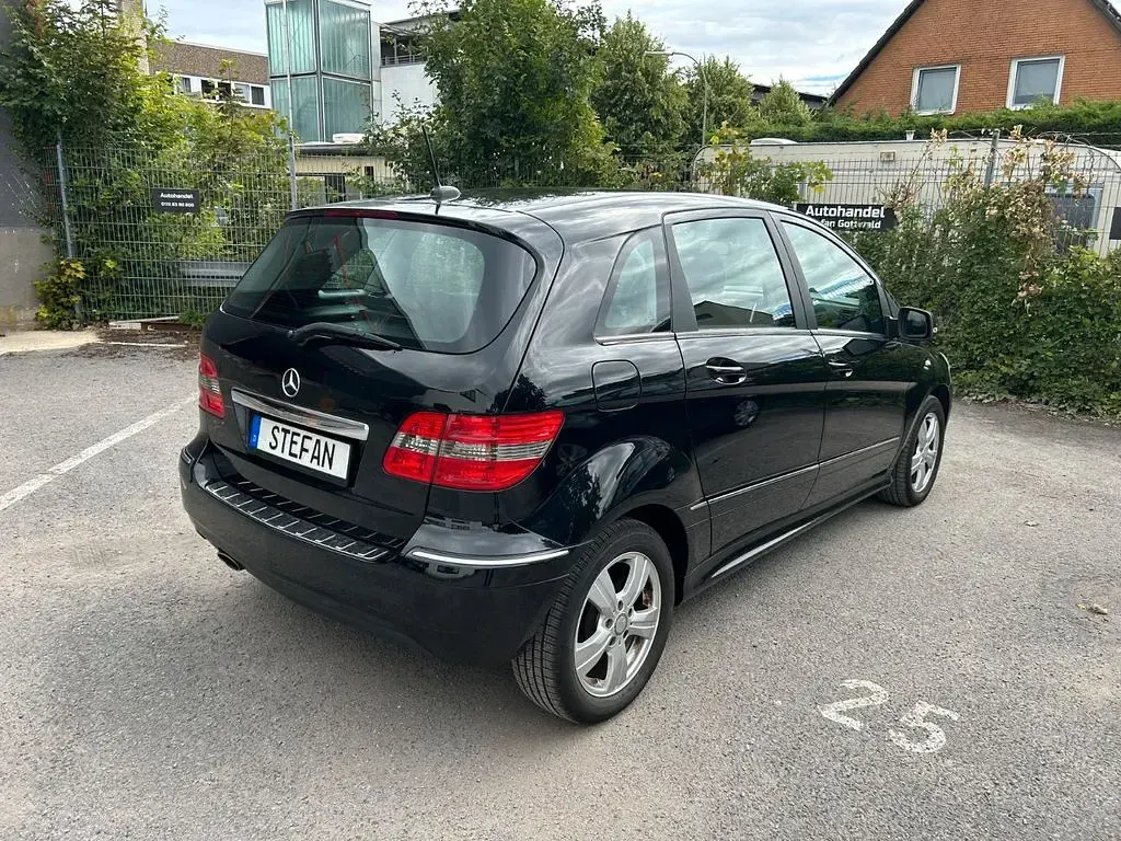 Gebraucht Mercedes B170 116 PS (85 kW) 2009 Kosmosschwarz  metalliclack Van / Kleinbus