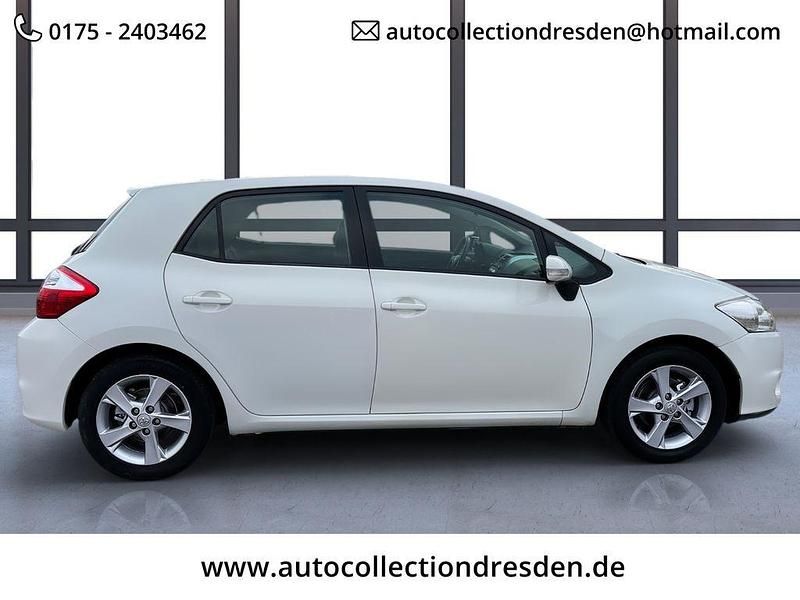 Gebraucht Toyota Auris Edition 99 PS (72 kW) 2012 Pure) white ii (weiss Limousine