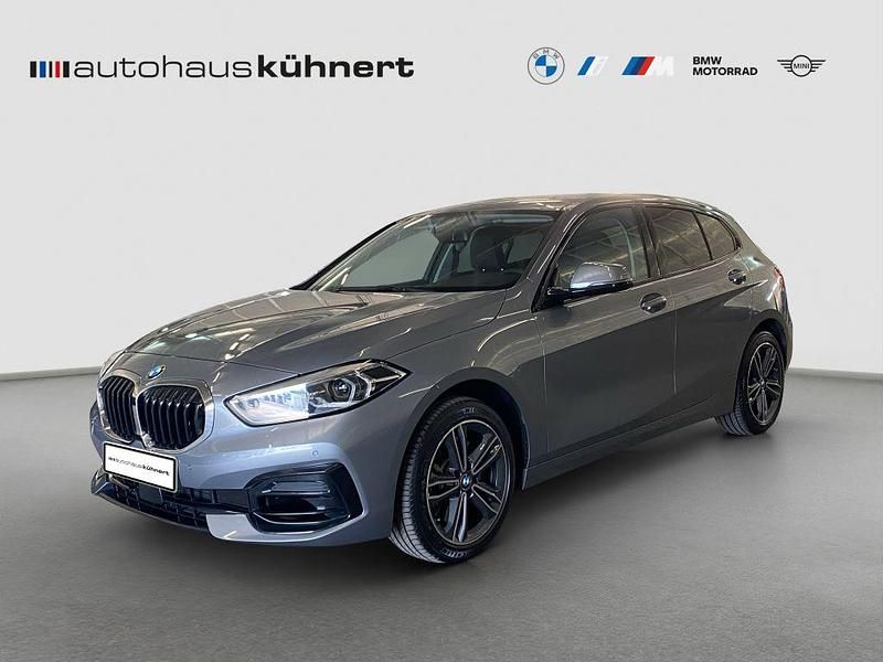 Grau Gebraucht 2022 BMW 120 Sport Line Kleinwagen | 28.335 € (Etwas zu teuer) - Bild 1/4