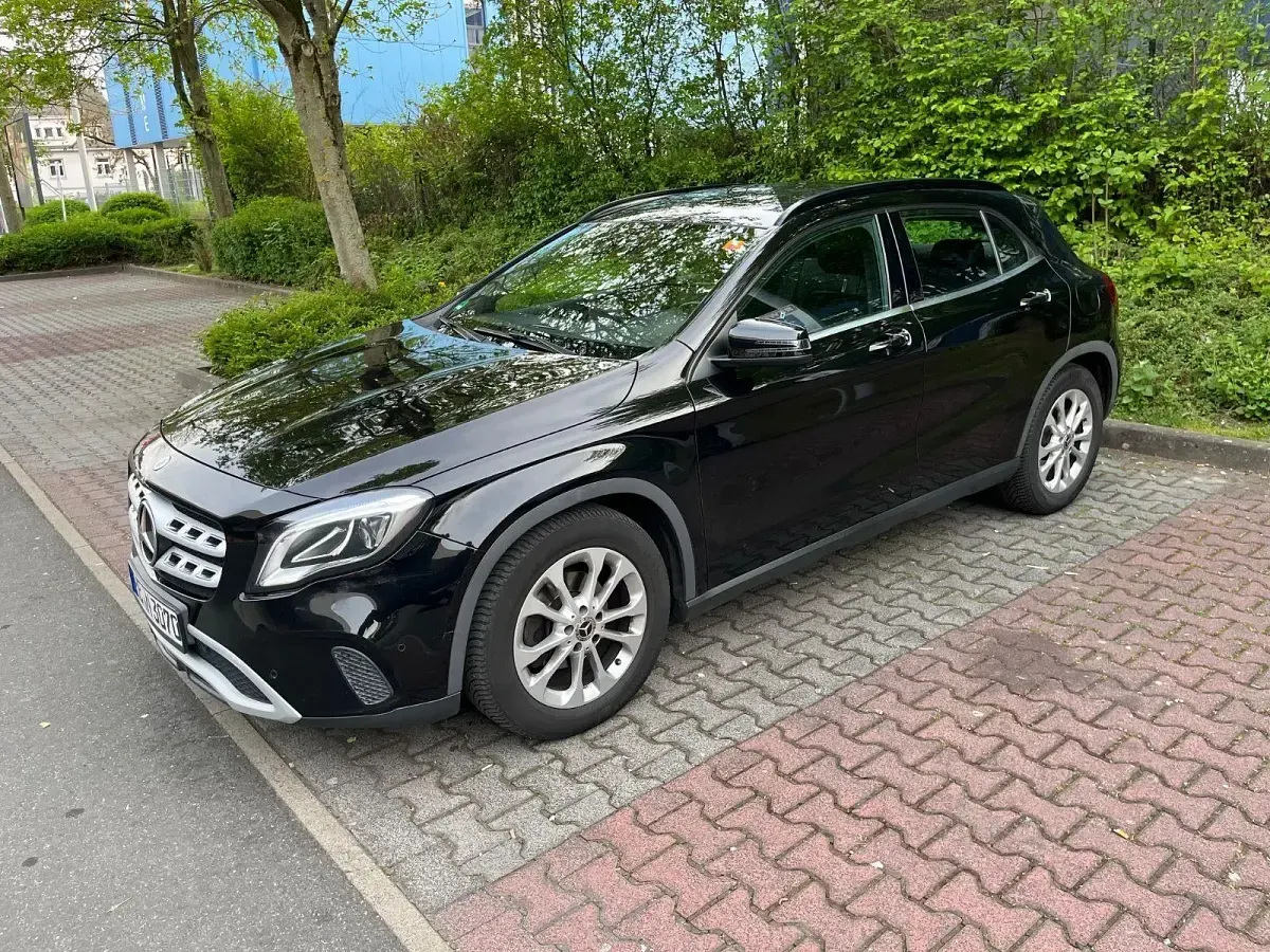 Gebraucht Mercedes GLA200 136 PS (100 kW) 2018 Schwarz SUV