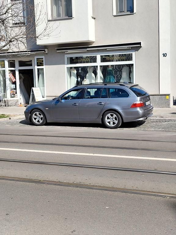 Gebraucht BMW 520 177 PS (130 kW) 2009 Grau Kombi