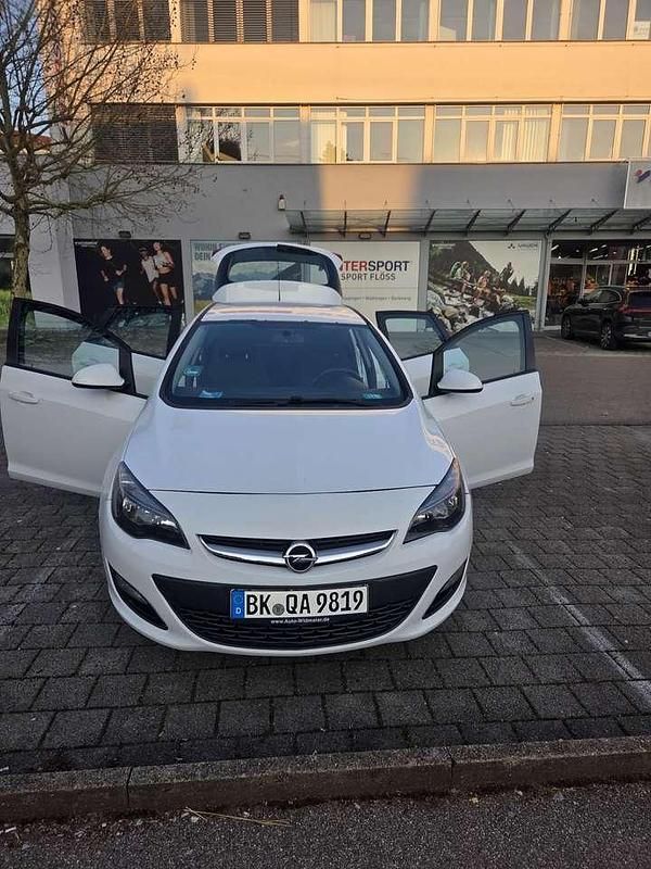 Gebraucht Opel Astra Exklusiv 116 PS (85 kW) 2014 Limousine