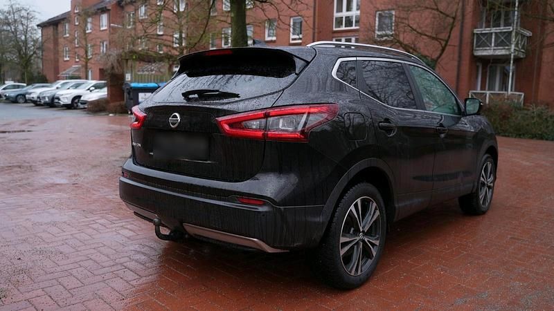 Gebraucht Nissan Qashqai 160 PS (117 kW) 2018 Schwarz SUV