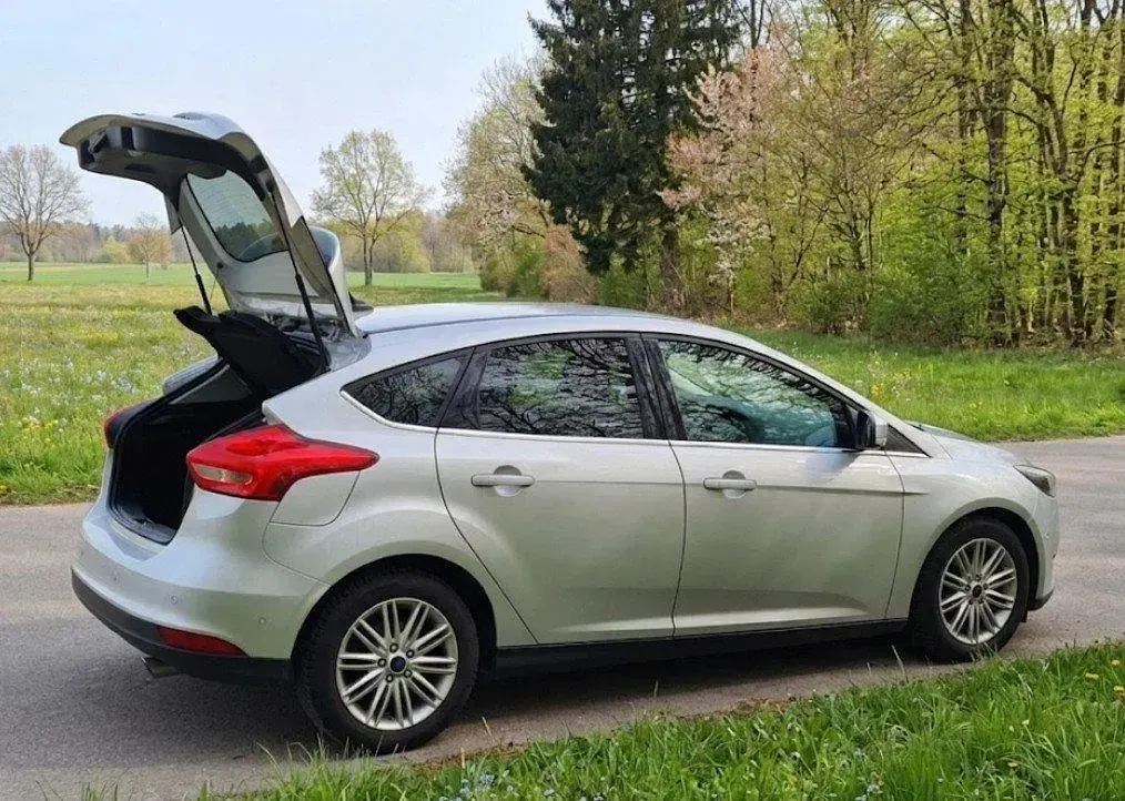 Używany Ford Focus Cool & Connect 150 KM (110 kW) 2017 Srebrny Sedan/Limuzyna
