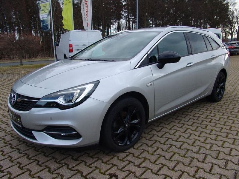 Hell silber metallic (metallic) Gebraucht 2021 Opel Astra Business Elegance Kombi | 17.500 € (Teuer) - Bild 1/4