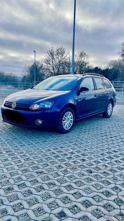 Gebraucht VW Golf VII Match 105 PS (77 kW) 2013 Blau Kombi