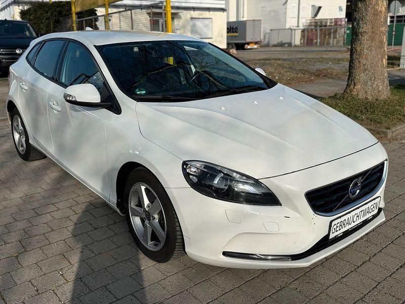 Gebraucht Volvo V40 Kinetic 114 PS (83 kW) 2012 Weiß Kleinwagen
