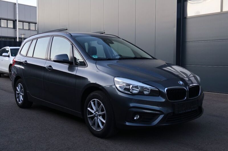 Grau Gebraucht 2017 BMW 218 Gran Tourer Advantage Van / Kleinbus | 7.450 € (Superpreis) - Bild 1/4