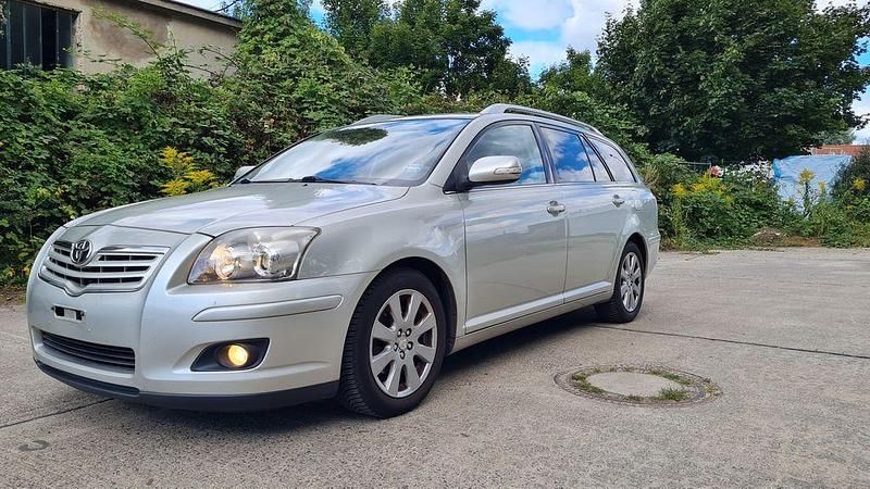 Gebraucht Toyota Avensis 129 PS (94 kW) 2009 Silber (metallic) Kombi