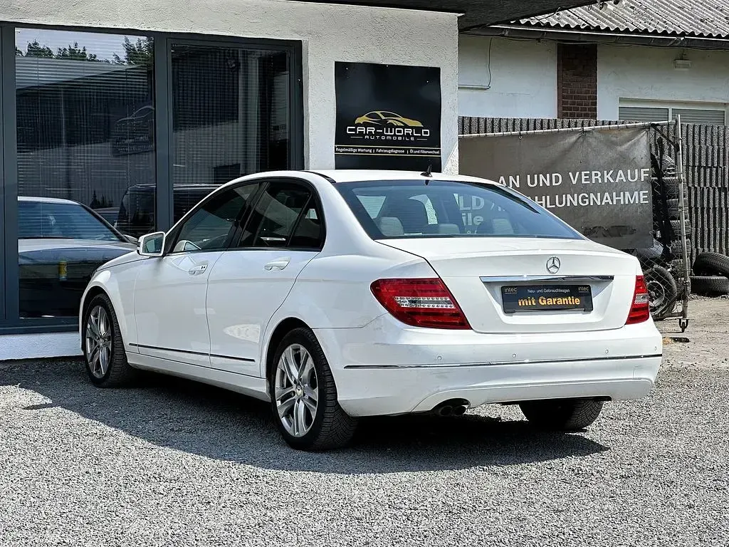 Gebraucht Mercedes C180 156 PS (114 kW) 2014 Weiß Limousine