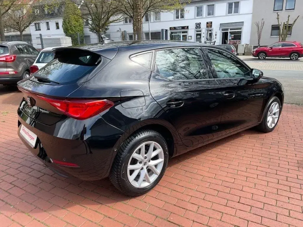 Gebraucht Seat Leon 110 PS (80 kW) 2021 Mitternachtsschwarz (metallic) Limousine