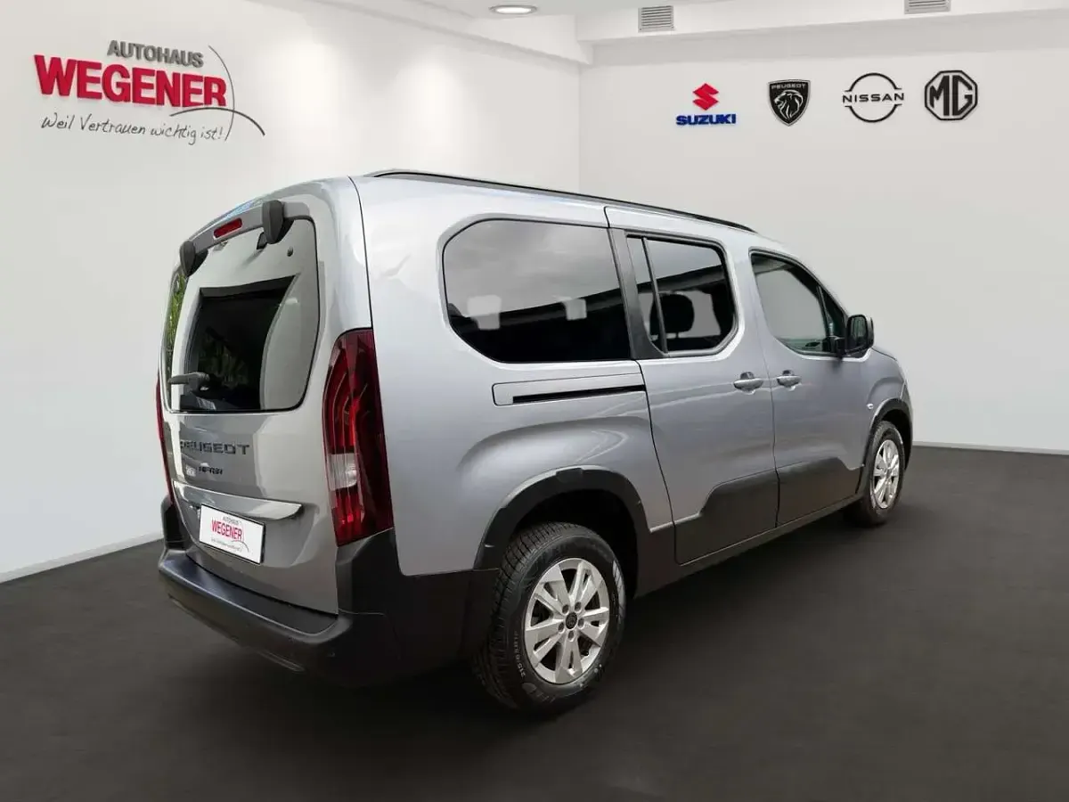 Gebraucht Peugeot Rifter Allure 131 PS (96 kW) 2024 Silber Van / Kleinbus