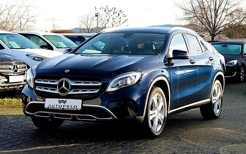 Gebraucht Mercedes GLA220 Urban 177 PS (130 kW) 2018 Blau SUV