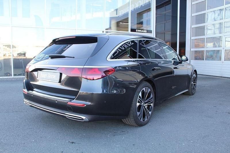 Gebraucht Mercedes E300 Avantgarde 313 PS (230 kW) 2025 Grau Kombi