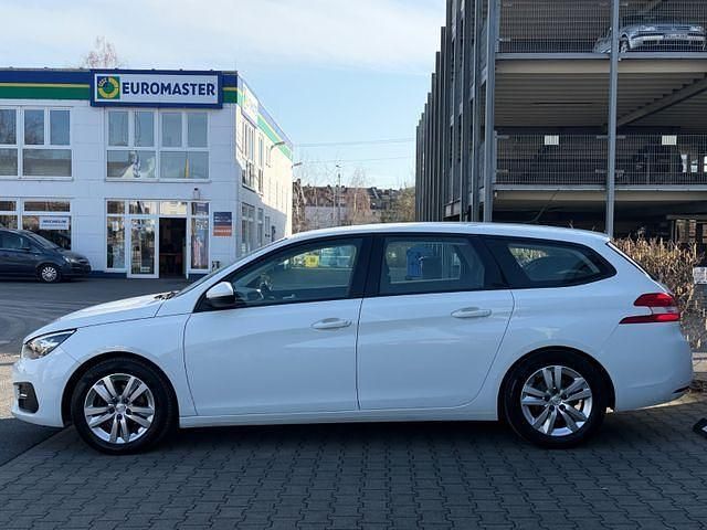 Gebraucht Peugeot 308 SW Active 131 PS (96 kW) 2020 Blanc banquise Kombi