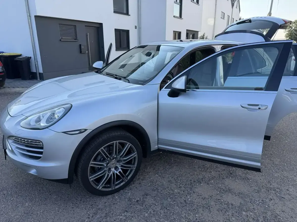 Gebraucht Porsche Cayenne 299 PS (219 kW) 2011 Grau SUV