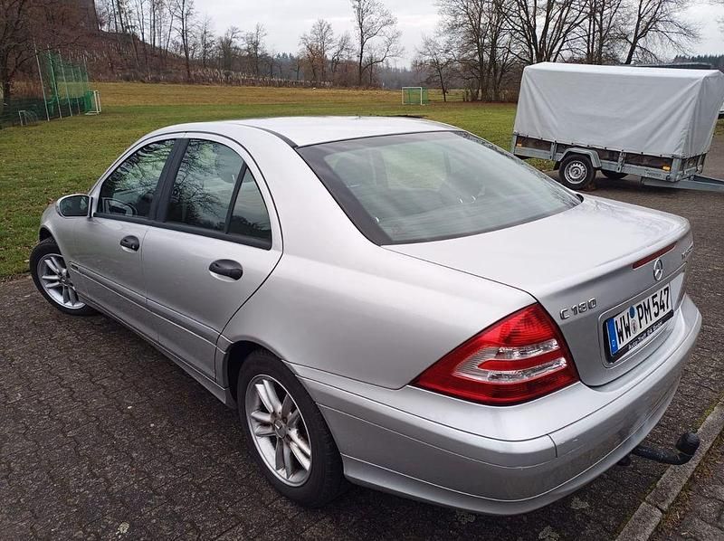 Silber Gebraucht 2005 Mercedes C180 Classic Limousine | 5.900 € (Teuer) - Bild 1/4