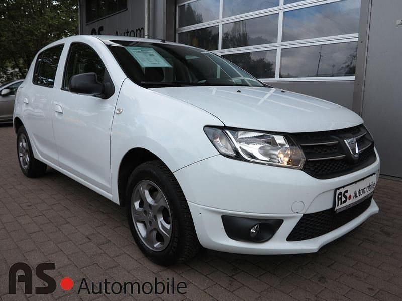 Weiß Gebraucht 2015 Dacia Sandero Celebration Kleinwagen | 4.990 € (Fairer Preis) - Bild 1/4